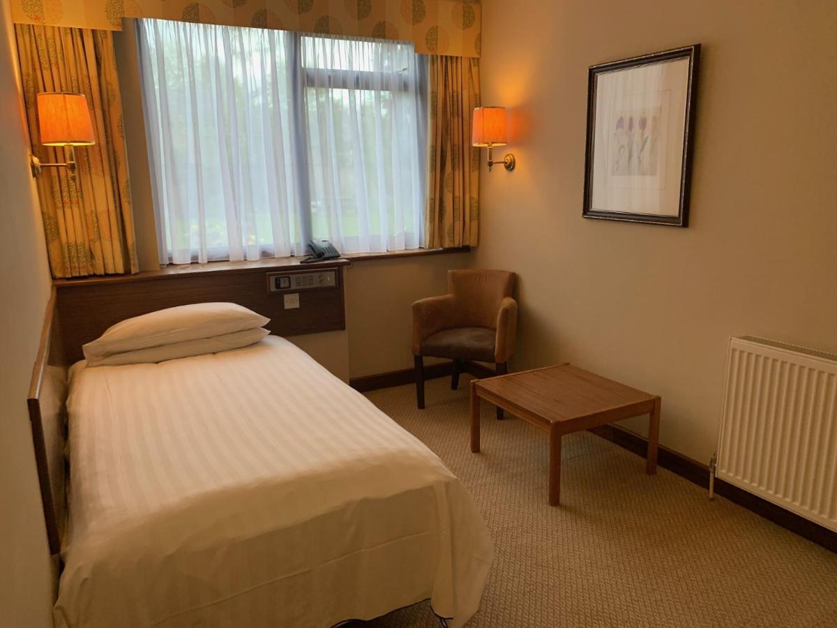 Littlebury Hotel Bicester Extérieur photo